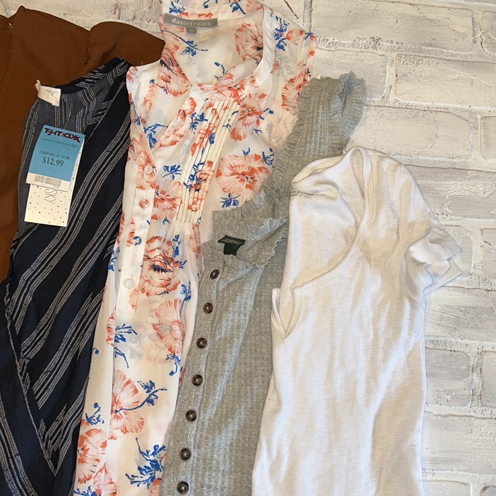 Boho flowy & crop top size small shirt bundle!! - Picture 3 of 6